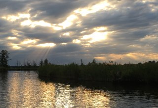 Evening mood on the Peene // &copy; Mecklenburgische Seenplatte