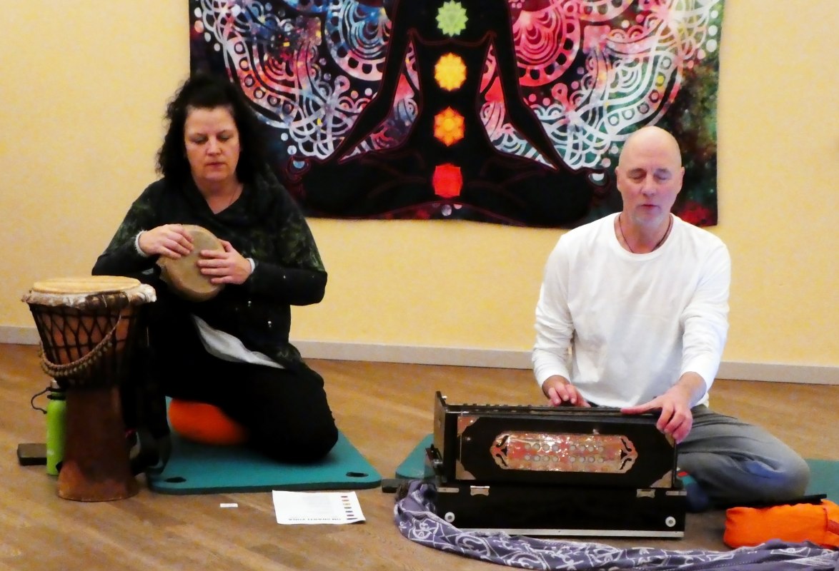 Mantra zangcirkel & meditatie // © Ralf Krämer Mantra zangcirkel & meditatie // © Ralf Krämer