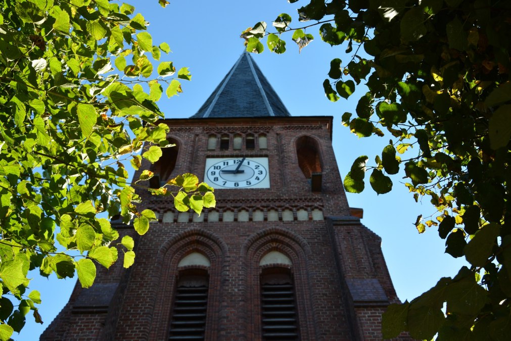 View to the church tower clock of the village church Sukow, © Foto: Karl-Georg Haustein