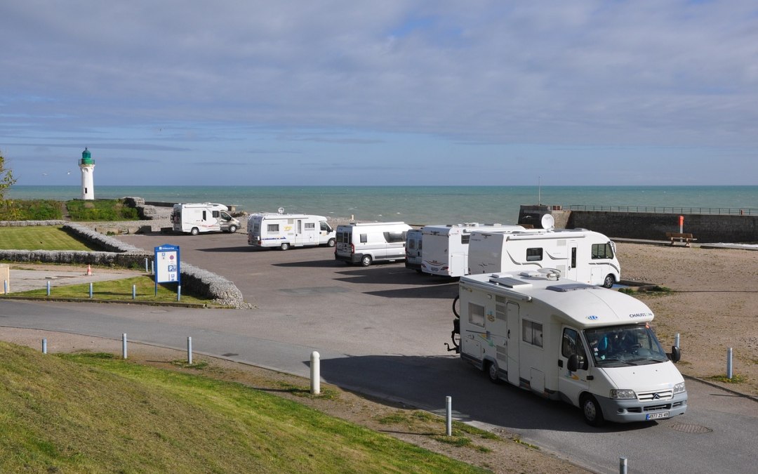 Parkeerplaats voor auto en camper, © Tourist-Info