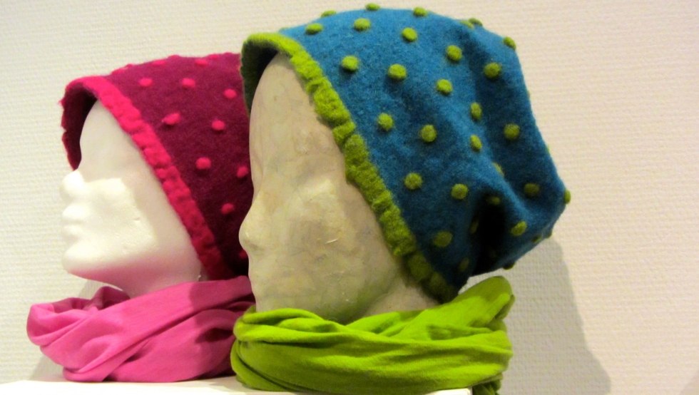 Caps and loops, &copy; Asta Rutzke