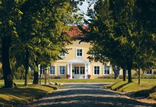 Ruhe Oase mit Blick in den Park // &copy; Gutshaus Stolpe