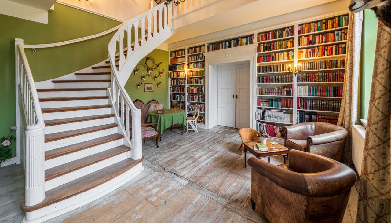 Przytulna biblioteka do przeglądania, © Gut Klein Nienagen / Markus Tiemann Przytulna biblioteka do przeglądania, © Gut Klein Nienagen / Markus Tiemann