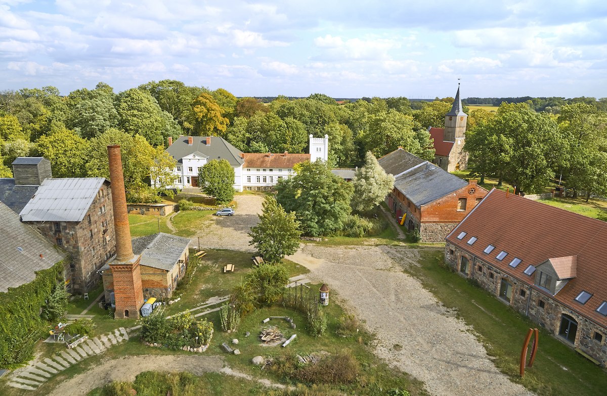 &copy; TVs Pocha Burwitz