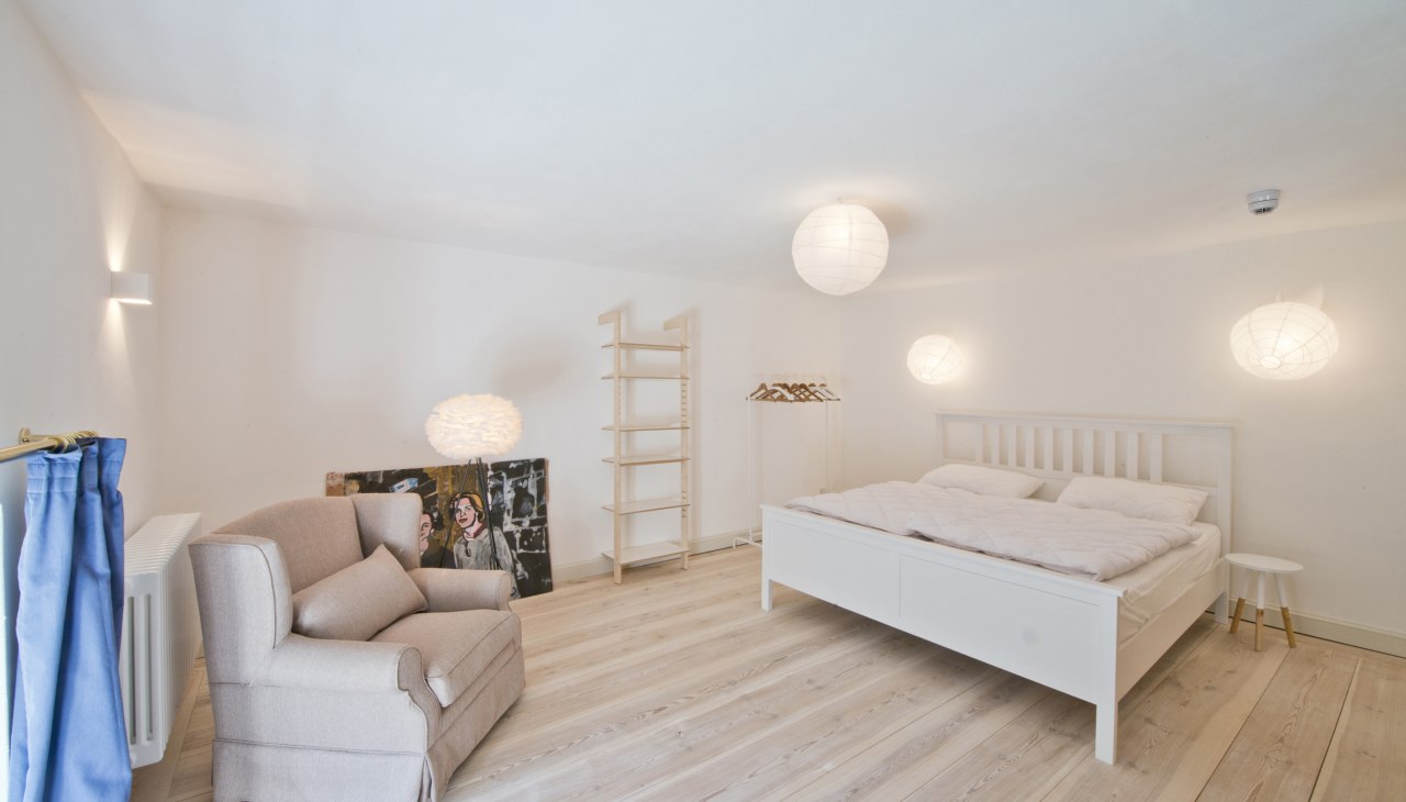 Bedroom in apartment Denmark in Retzow Castle, &copy; DOMUSImages