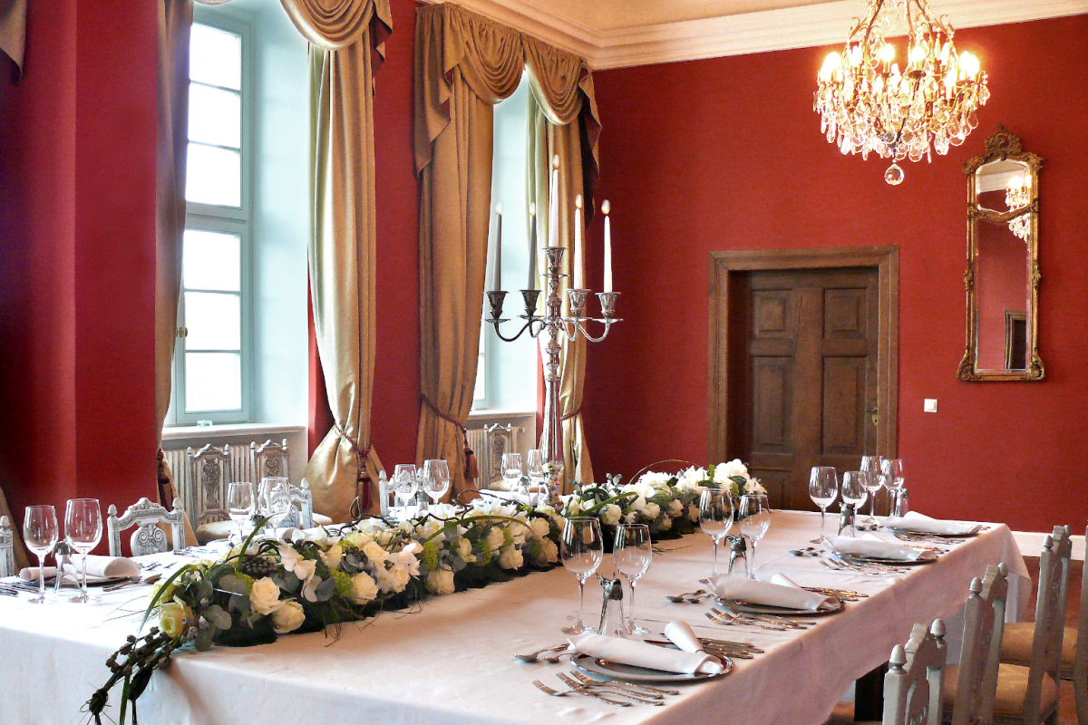 Bankettafel in jachthuis Kotelow // &copy; Jagdschloss Kotelow