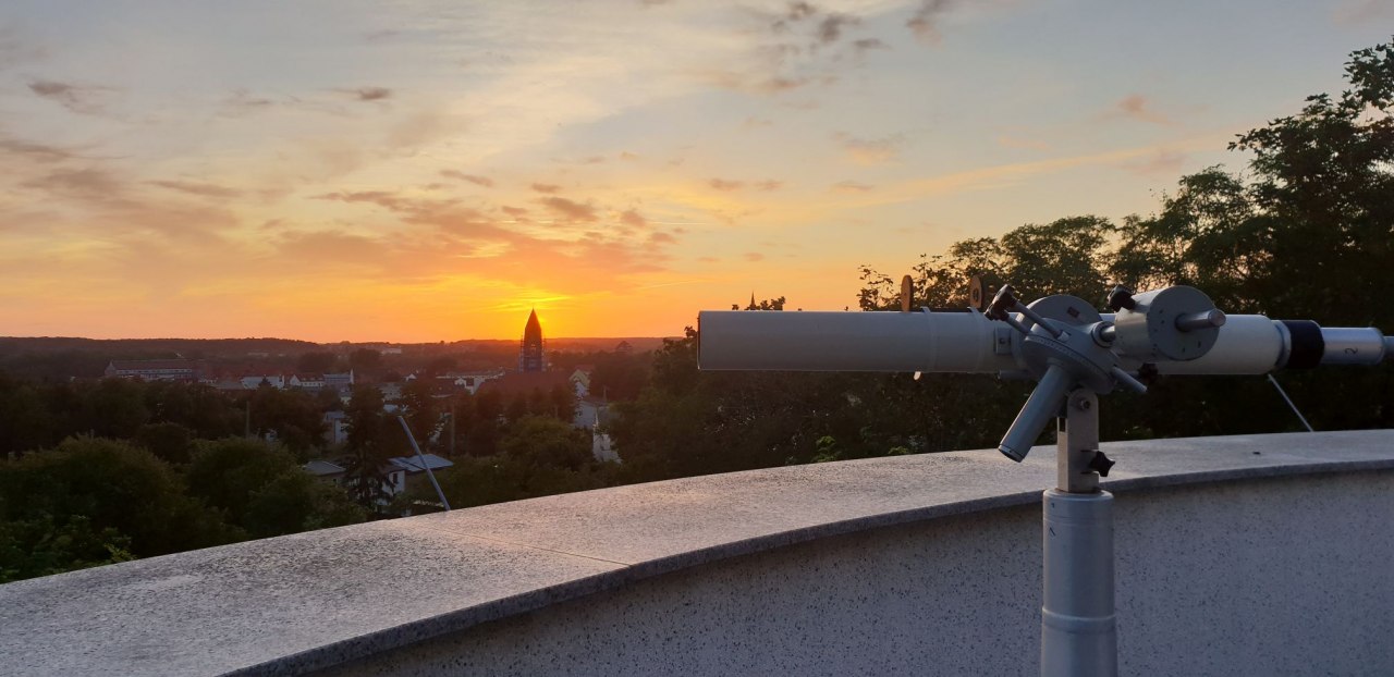 Uitzicht vanaf het Demmin observatorium over Demmin in de avond, &copy; Dr. Michael Danielides, DSSC