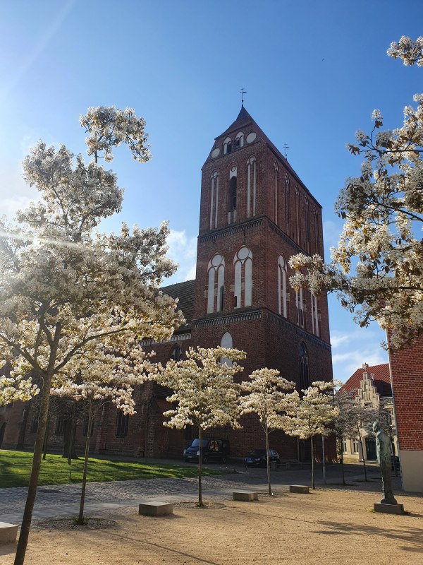 &copy; G&uuml;strow-Information