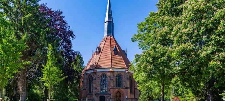 © St. Gertrud auf dem Alten Friedhof in Wolgast.jpg
