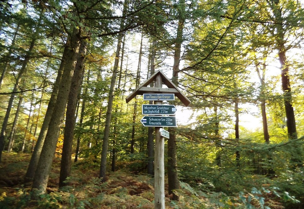 Wegwijzer bij het graf van de Finse krijger, © Tourismuszentrale Rügen