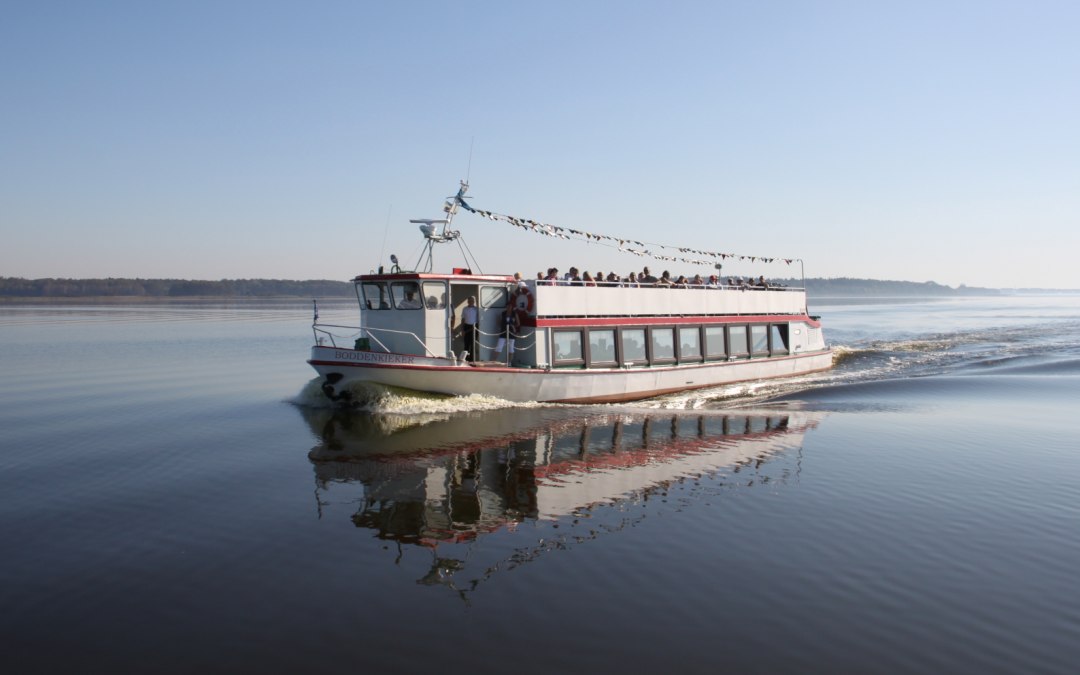 Rejsy w obie strony z poszczególnych portów lub zaplanowane rejsy z portu do portu, © Fahrgastschifffahrt Kruse & Voss