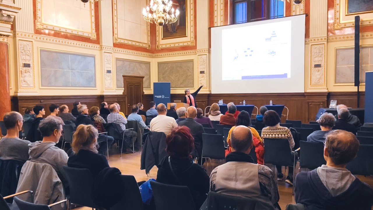 Audience at a lecture in the auditorium; concentrated listening situation with a view of the stage and presentation., &copy; Koller