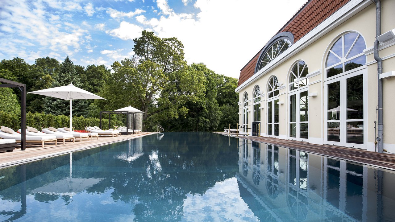 Outdoor pool Schloss Fleesensee, &copy; Schloss Fleesensee