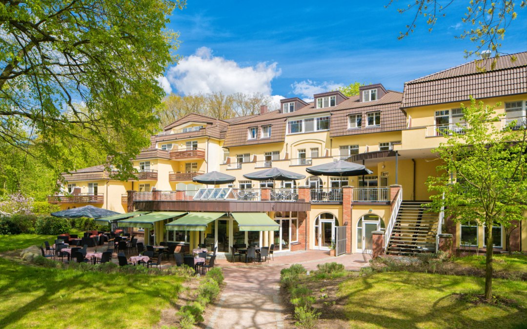 Buitenaanzicht van Hotel Kurhaus am Inselsee, © Florian Busch
