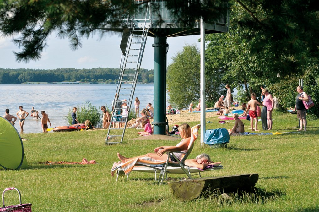 opalanie się na trawniku - uroczystości, © Waren (Müritz) Kur- und Tourismus GmbH