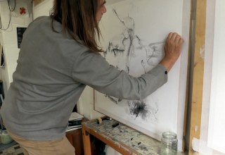 Kabuß draws to the sound of organ music // © Christiane Hoeg Kabuß draws to the sound of organ music // © Christiane Hoeg