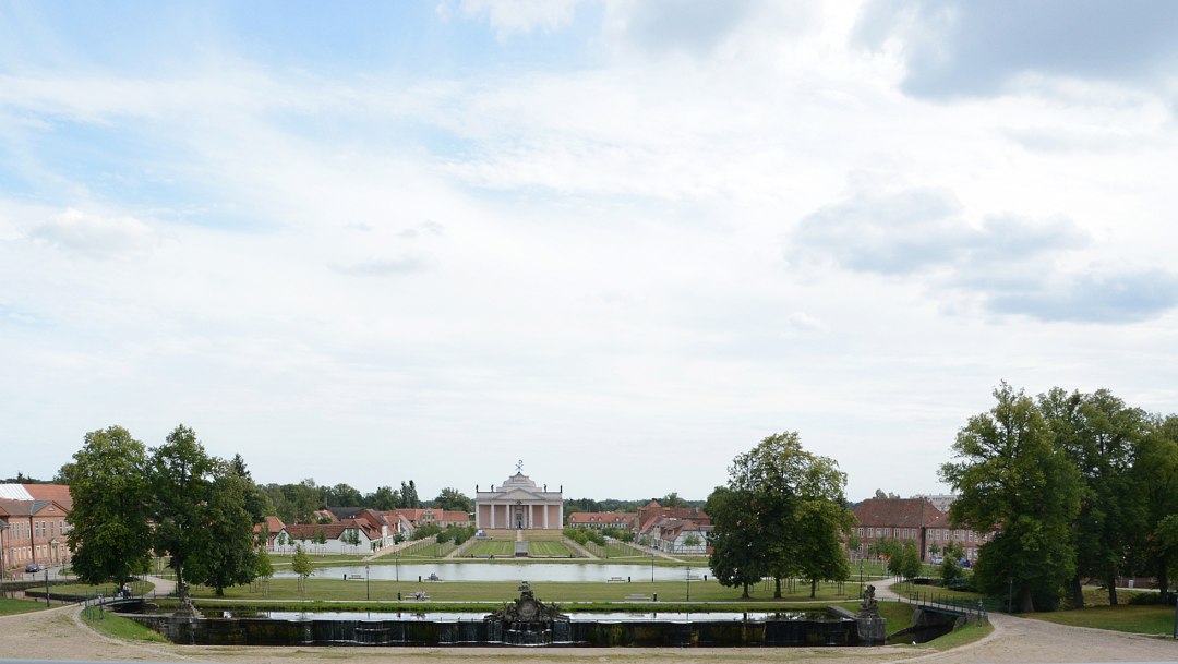 Schlossplatz, watervallen en de stadskerk van Ludwigslust, © Tourismusverband Mecklenburg-Schwerin
