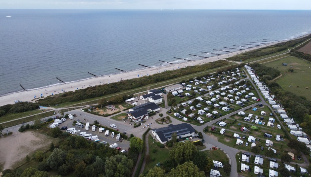 Vakantie op een camping aan de kust // © BVCD/MV (e.V) Vakantie op een camping aan de kust // © BVCD/MV (e.V)