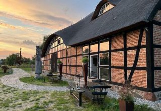 Culture barn in the sculpture park in Katzow, &copy; Sklupa UG