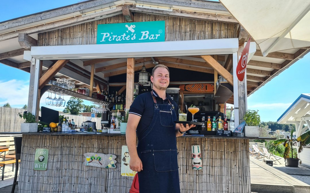 Piratenbar in het havenresort Müritz, © Kuhnle-Tours