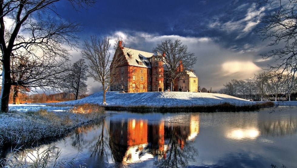 Bijna als Doornroosje in winterslaap - Kasteel en Landgoed Ulrichshusen is in de winter net zo betoverend als in de zomer. // © MV-T/Allrich Bijna als Doornroosje in winterslaap - Kasteel en Landgoed Ulrichshusen is in de winter net zo betoverend als in de zomer. // © MV-T/Allrich