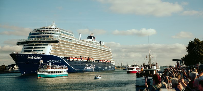 Balet holownik&oacute;w Impreza portowa Warnem&uuml;nde // &copy; David Garbe