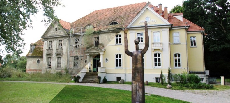 &copy; https://www.cafe-deli-saunstorf.de/einblicke-in-ein-modernes-kloster-fr-19-juni/