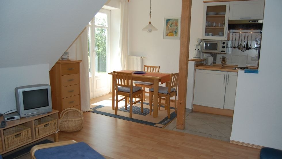 Dining table by the balcony door in the apartment kitchen, © Landhaus Osten/Von Osten