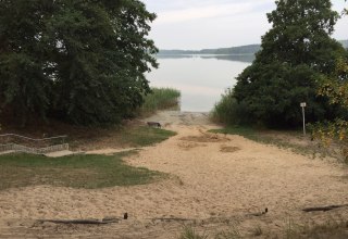 Kąpielisko Canow z piaszczystą plażą // © Mecklenburgische Kleinseenplatte Touristik GmbH Kąpielisko Canow z piaszczystą plażą // © Mecklenburgische Kleinseenplatte Touristik GmbH