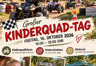 Kinder beim Quadfahren auf einem Kinderquad-Parcours mit Kinderschminken und Veranstaltungszelt – Motiv zum Kinderquad-Tag bei Eichi’s Landtour. // © Eichis Landtour - KI gestützte Bildgestaltung Kinder beim Quadfahren auf einem Kinderquad-Parcours mit Kinderschminken und Veranstaltungszelt – Motiv zum Kinderquad-Tag bei Eichi’s Landtour. // © Eichis Landtour - KI gestützte Bildgestaltung