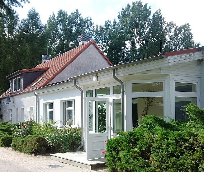 Hier is onze zaal om te eten, feesten, vergaderen en chillen, © JBS Am Kutzow- See