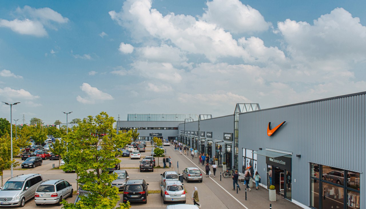 View from the Nike Clearance Store to the outside front of the Hanse Outlet., © Outlet Evolution Services GmbH
