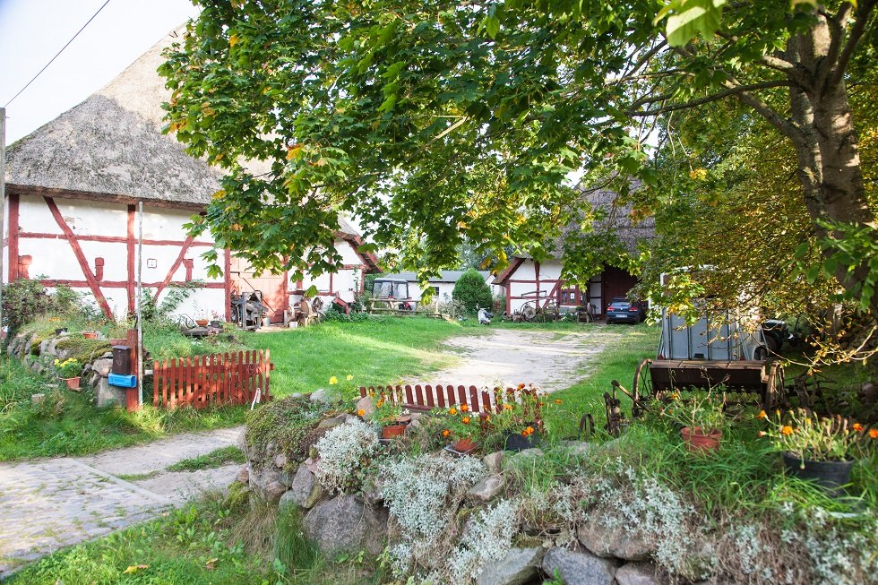 The monument courtyard with the main house and barn., &copy; Frank Burger