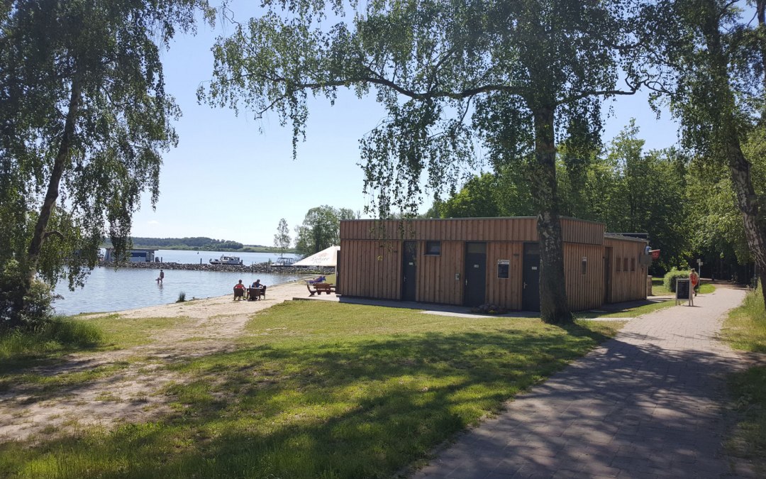 Röbel boat harbor and west shore beach, © Röbel-Boot
