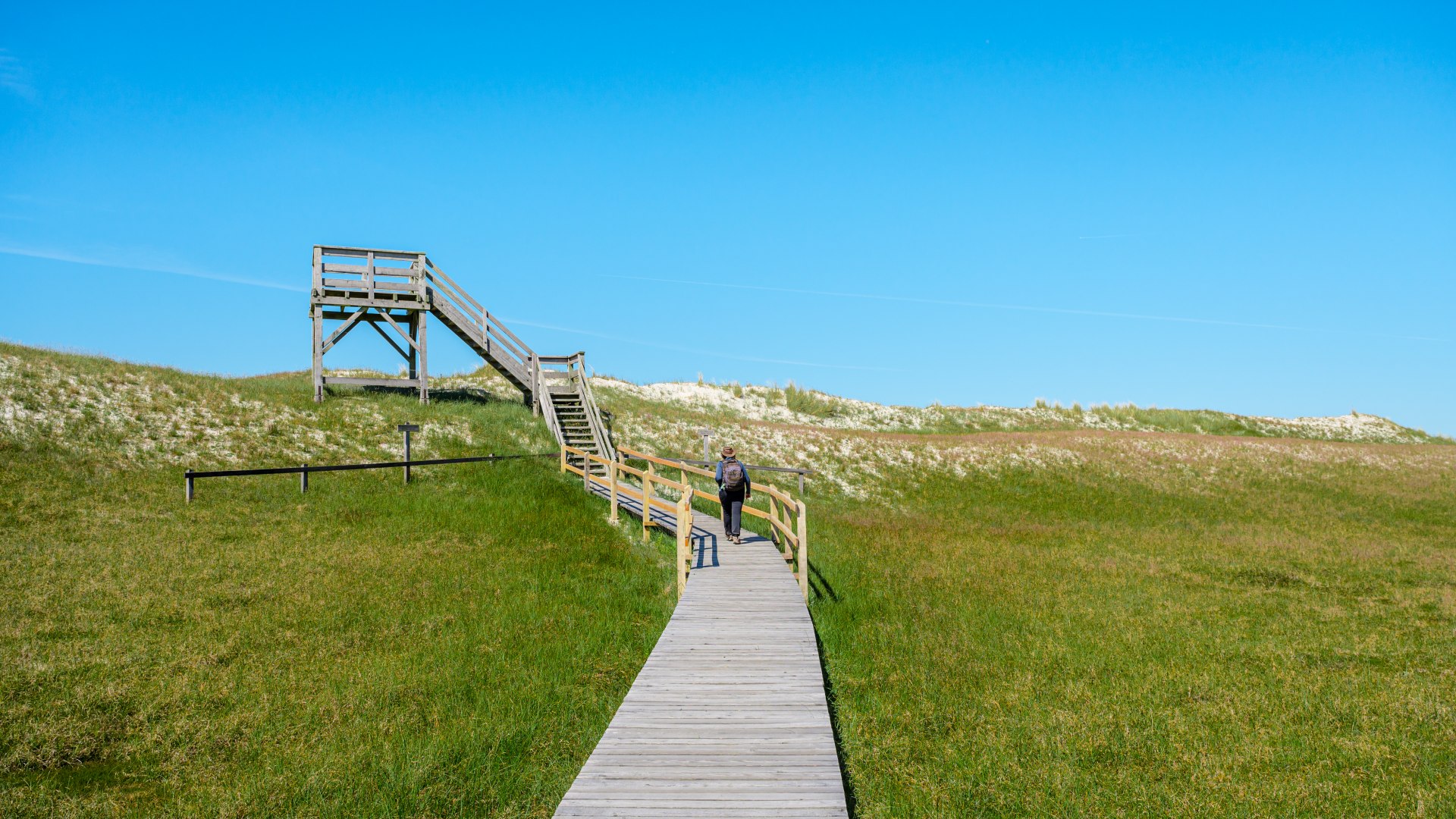 The wooden observation tower on the D&uuml;hne with a view of the Baltic Sea.