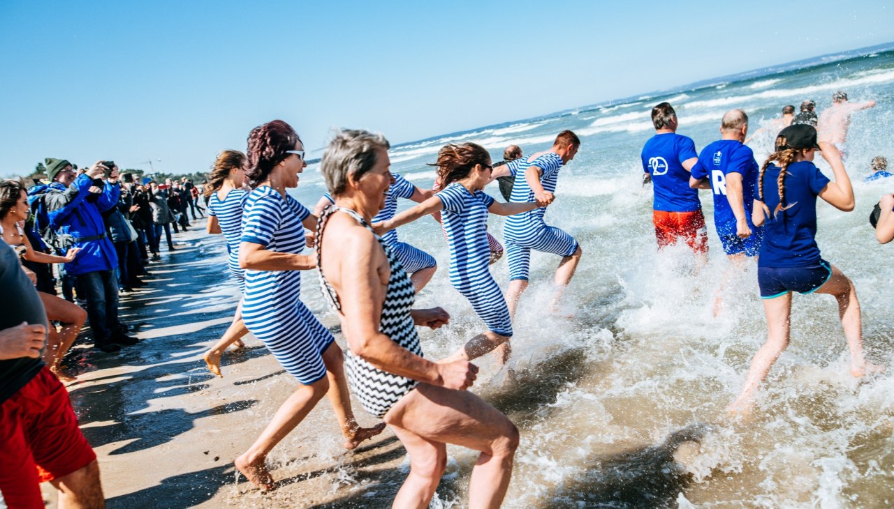 AKTUALIZACJA SEZONOWA z tradycyjnym Binzer Anbaden, © Binzer Bucht Tourismus