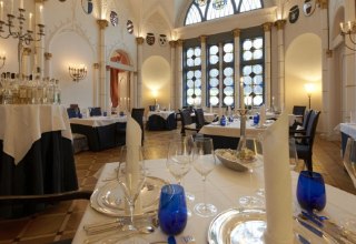 Kulinarische Hochgenüsse - Gourmetrestaurant im Wappensaal des Schlosshotels Burg Schlitz // © Schlosshotel Burg Schlitz/Petra Stüning Photografie Kulinarische Hochgenüsse - Gourmetrestaurant im Wappensaal des Schlosshotels Burg Schlitz // © Schlosshotel Burg Schlitz/Petra Stüning Photografie