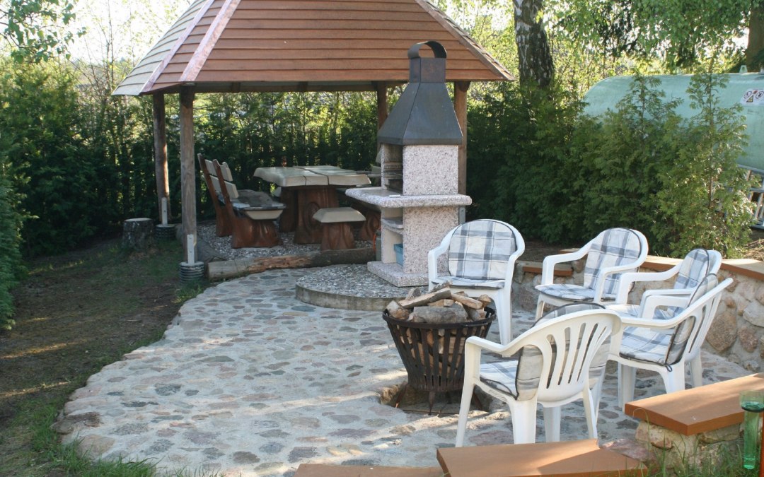 Barbecue house and fireplace, © S. Stange
