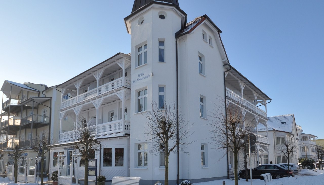 Our privately run beach hotel directly on the sandy beach of Binz and the promenade., © Strandhotel zur Promenade