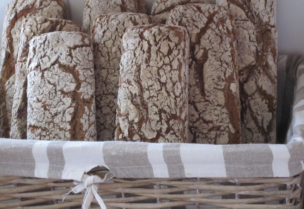 How that smells - our bread from the clay oven., &copy; E. v. Randow