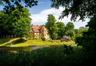 Zamek L&uuml;hburg i park zamkowy // &copy; Schloss L&uuml;hburg