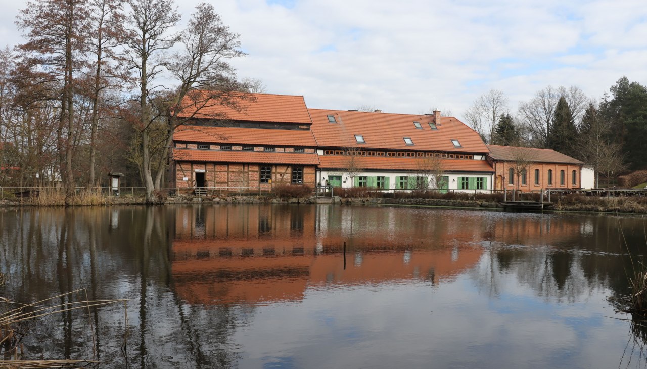 from right: today's mill 1800; old mill 1524, today inn; hall extension 1895; house; 1524, today inn,, © Oskar Gladis, Wassermühle Hanshagen e.V.