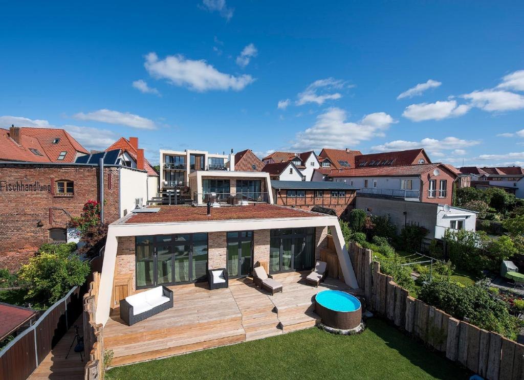 Hotel Ringelnatz vanaf het Malchowermeer, &copy; Ringelnatz-Inselhotel Malchow