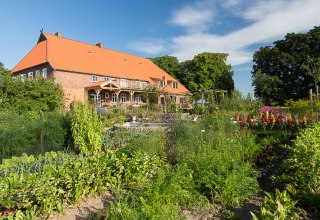 Der Kastanienhof inmitten des historischen Bauerngartens. // © © Hans-Joachim Kahl Der Kastanienhof inmitten des historischen Bauerngartens. // © © Hans-Joachim Kahl