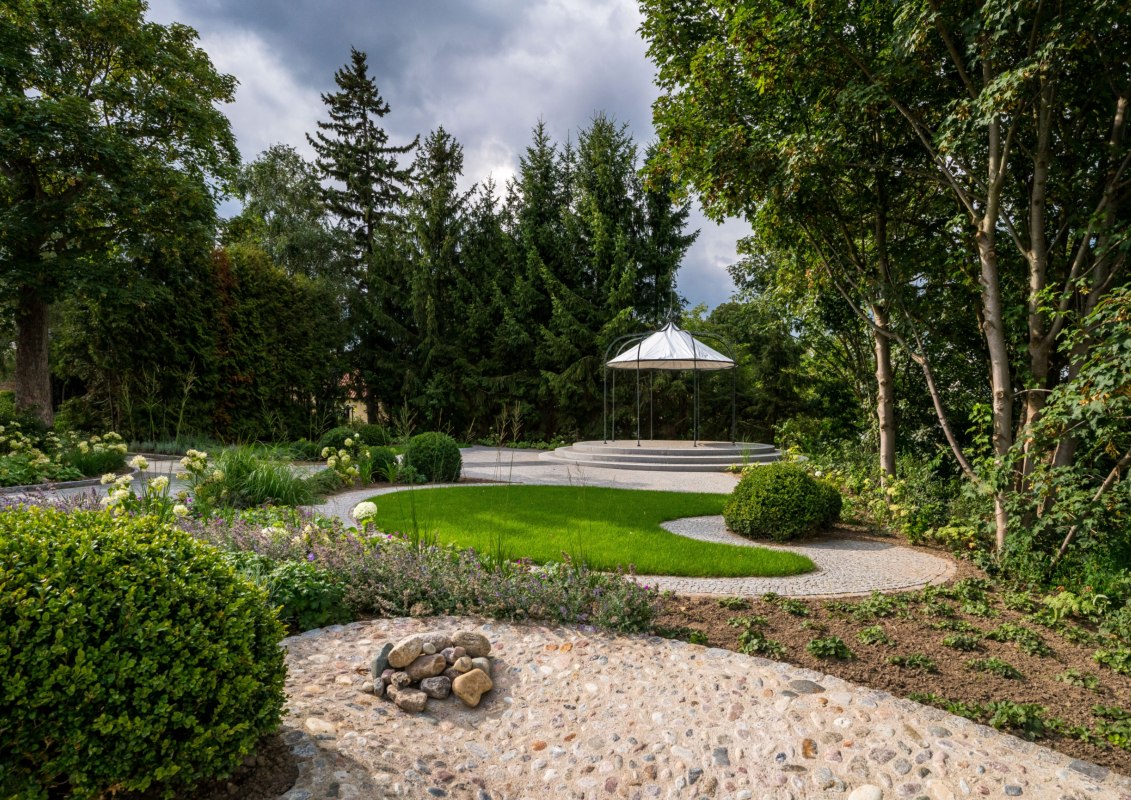 Celebrate and linger in the garden of the hotel Mecklenburger Hof, &copy; Hotel und Pension in der Nudeloper