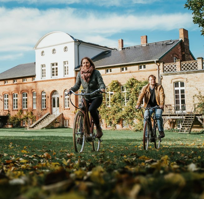 Experience manor houses on two wheels // © 1000seen.de Experience manor houses on two wheels // © 1000seen.de
