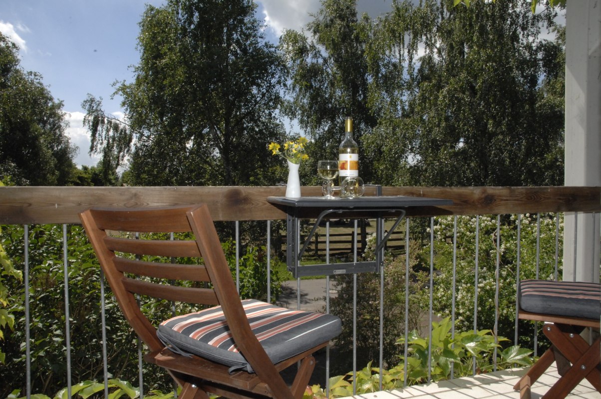 Balcony-with-wine, © Bernsteinreiter Balcony-with-wine, © Bernsteinreiter