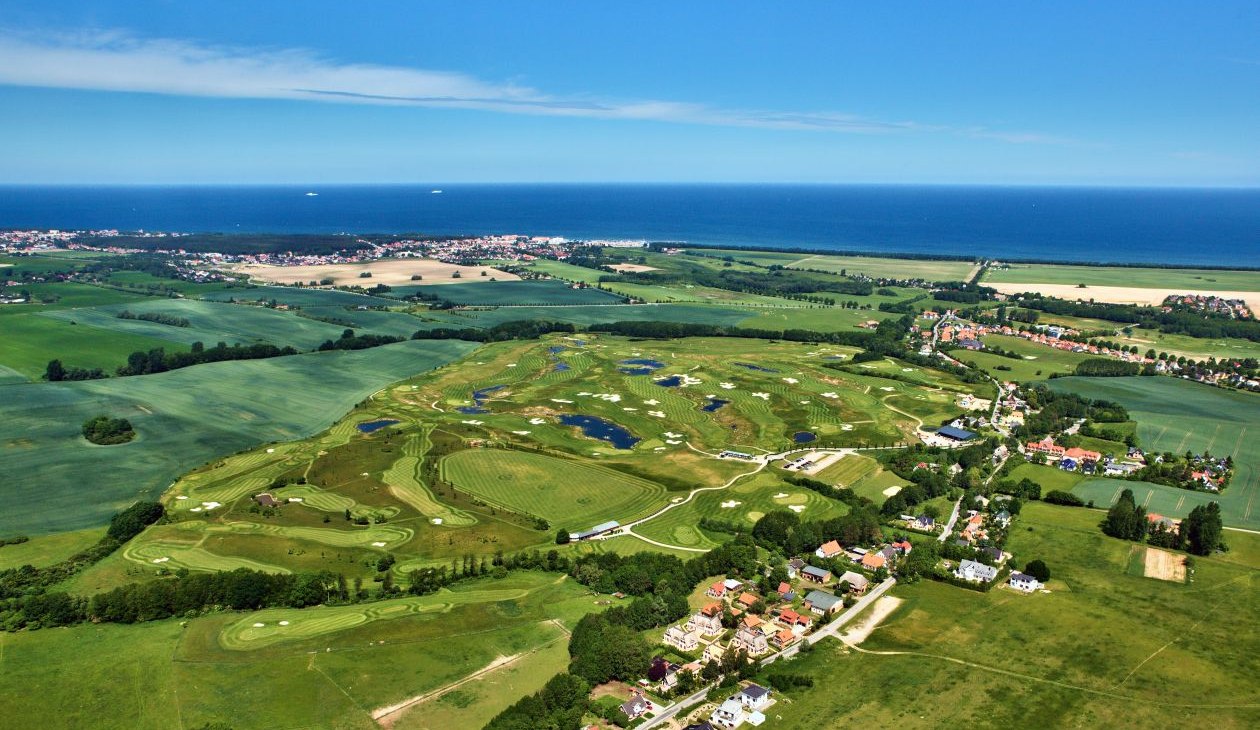 Luchtfoto van de golfbaan in Wittenbeck, © TSK GmbH