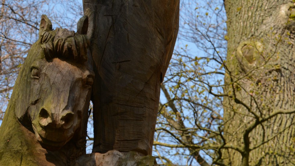 Work of art carved from an old oak tree - Totenwinkel artist Benjamin Fock, &copy; Foto: Tourismusverband Mecklenburg-Schwerin