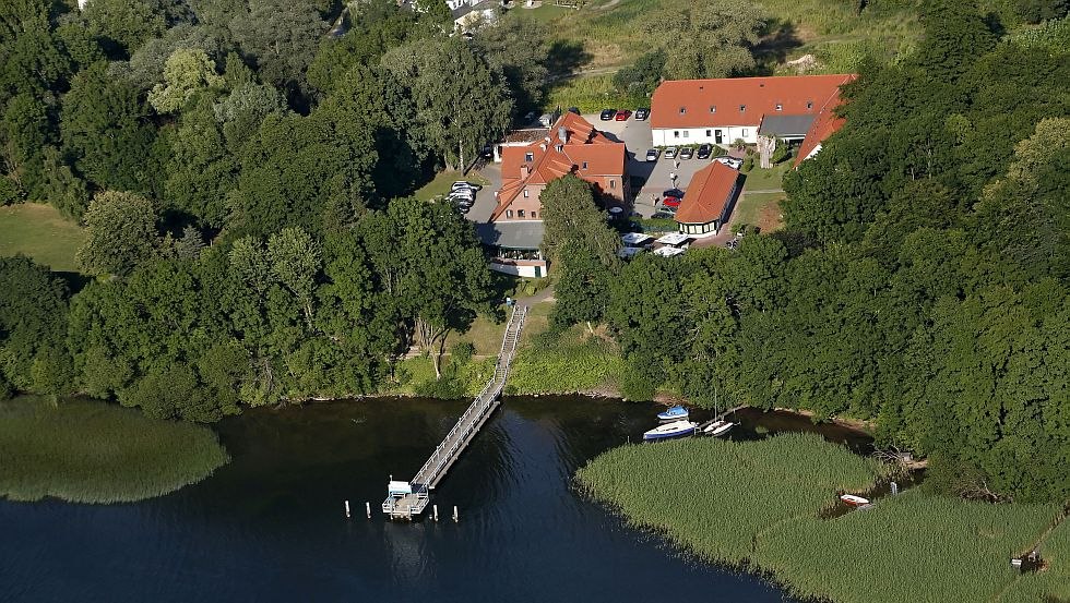 Prachtige ligging van het hotel direct aan het meer, © Bernd Lasdin